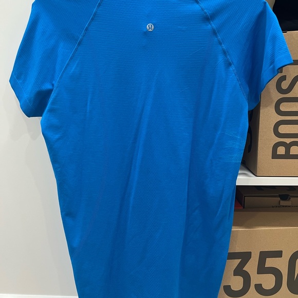 Lululemon short sleeve NWOT - Picture 3 of 4